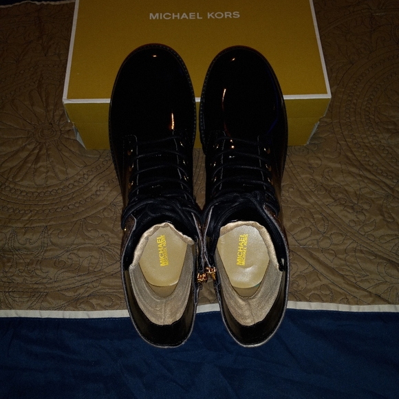 Michael Kors Alistair Bootie - Picture 6 of 11